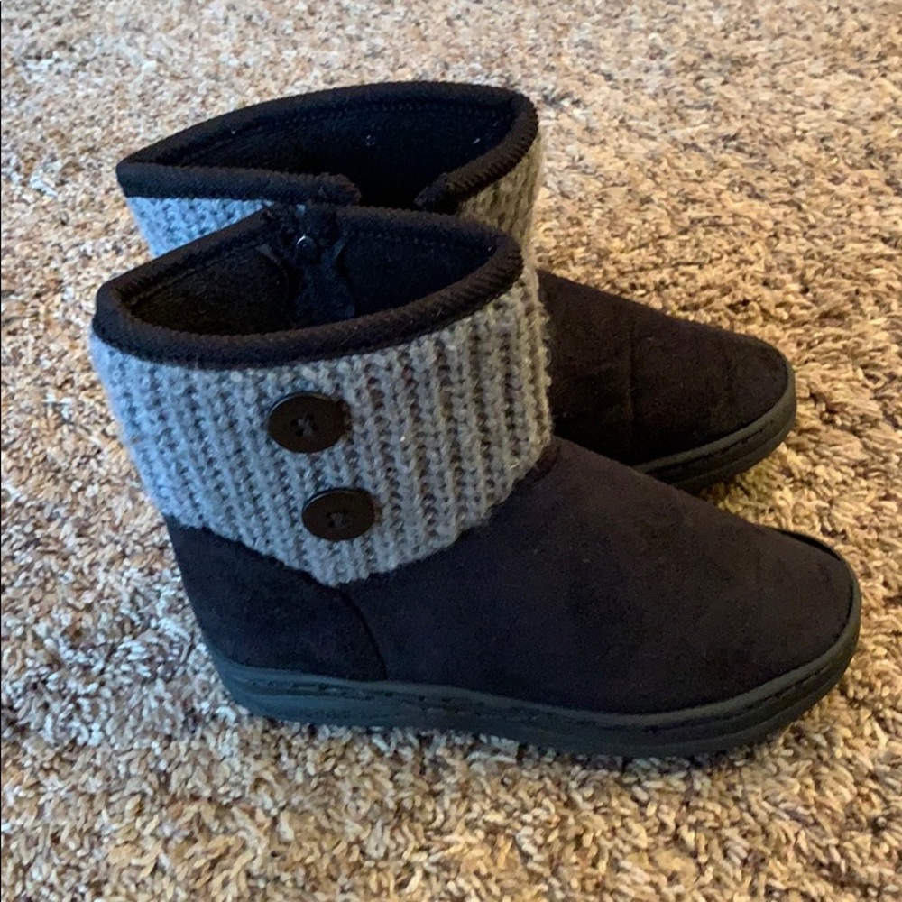 Boots - Picture 3 of 4